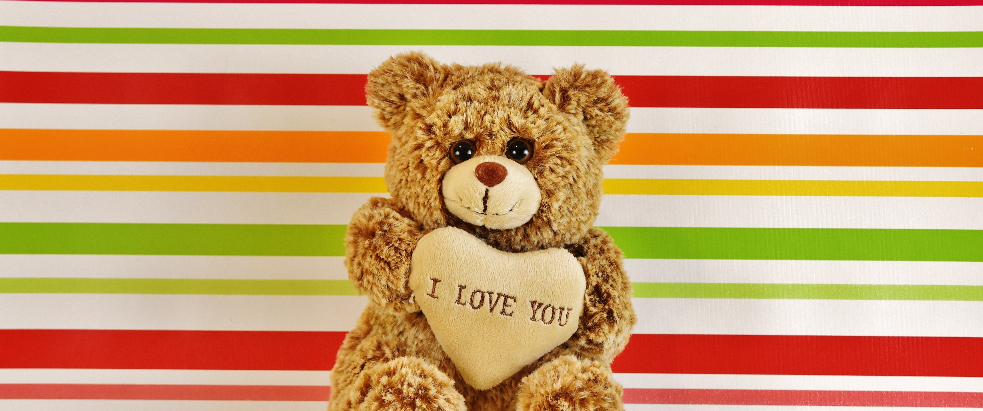 Мягкая игрушка - медведь с сердечком &ampquotI love you", 4К обои 3440х1440
