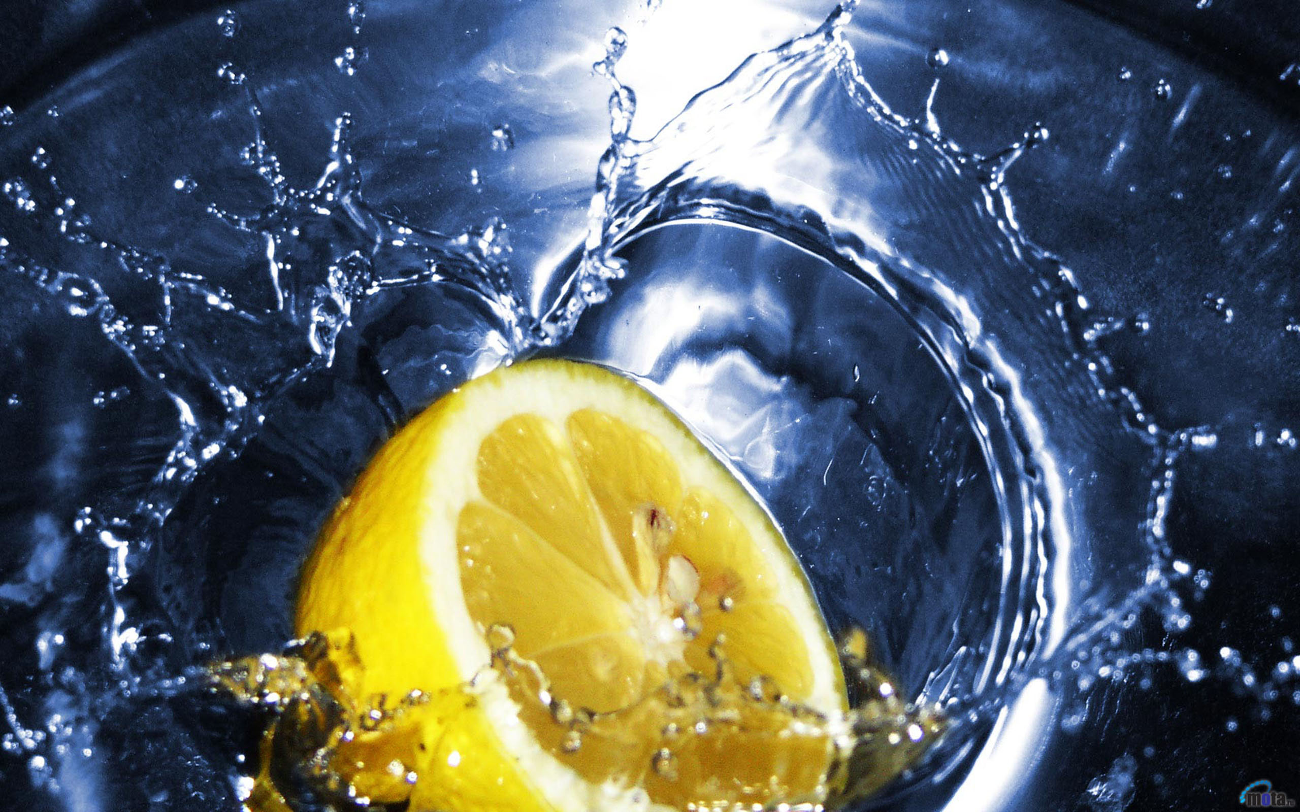 лимон в воде, брызги, цитрус, вода, капли, креатив, обои, Lemon in water, spray, citrus, water, drops, creative, wallpaper