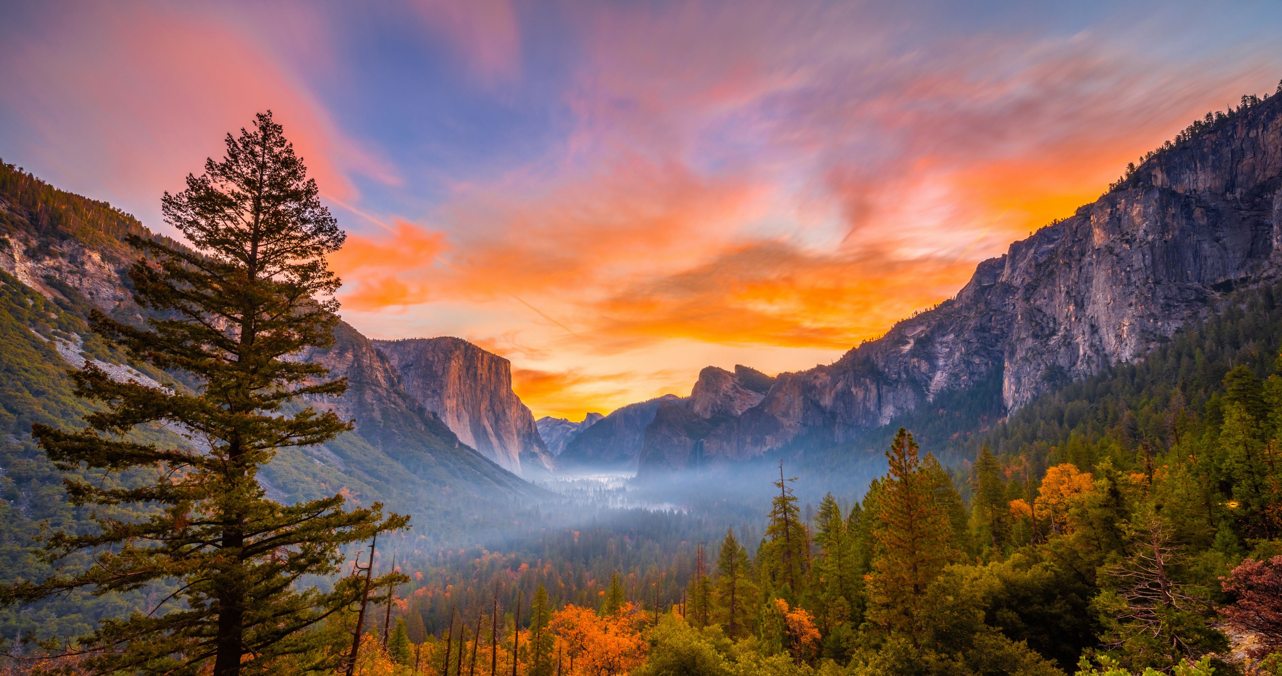 Обои на рабочий стол Йосемити, Калифорния, США, осень, горы, лес, туман, облака, закат, пейзаж