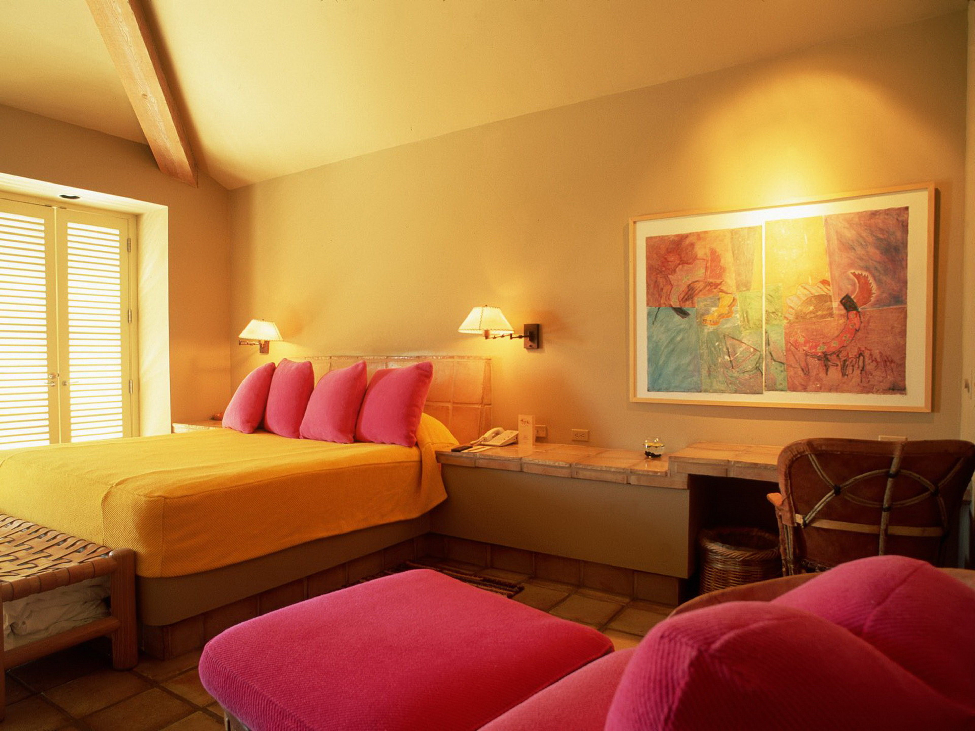 интерьер, спальня, кровать, розовые подушки, желтый фон, картина, скачать, Interior, bedroom, bed, pillow pink, yellow background, picture download