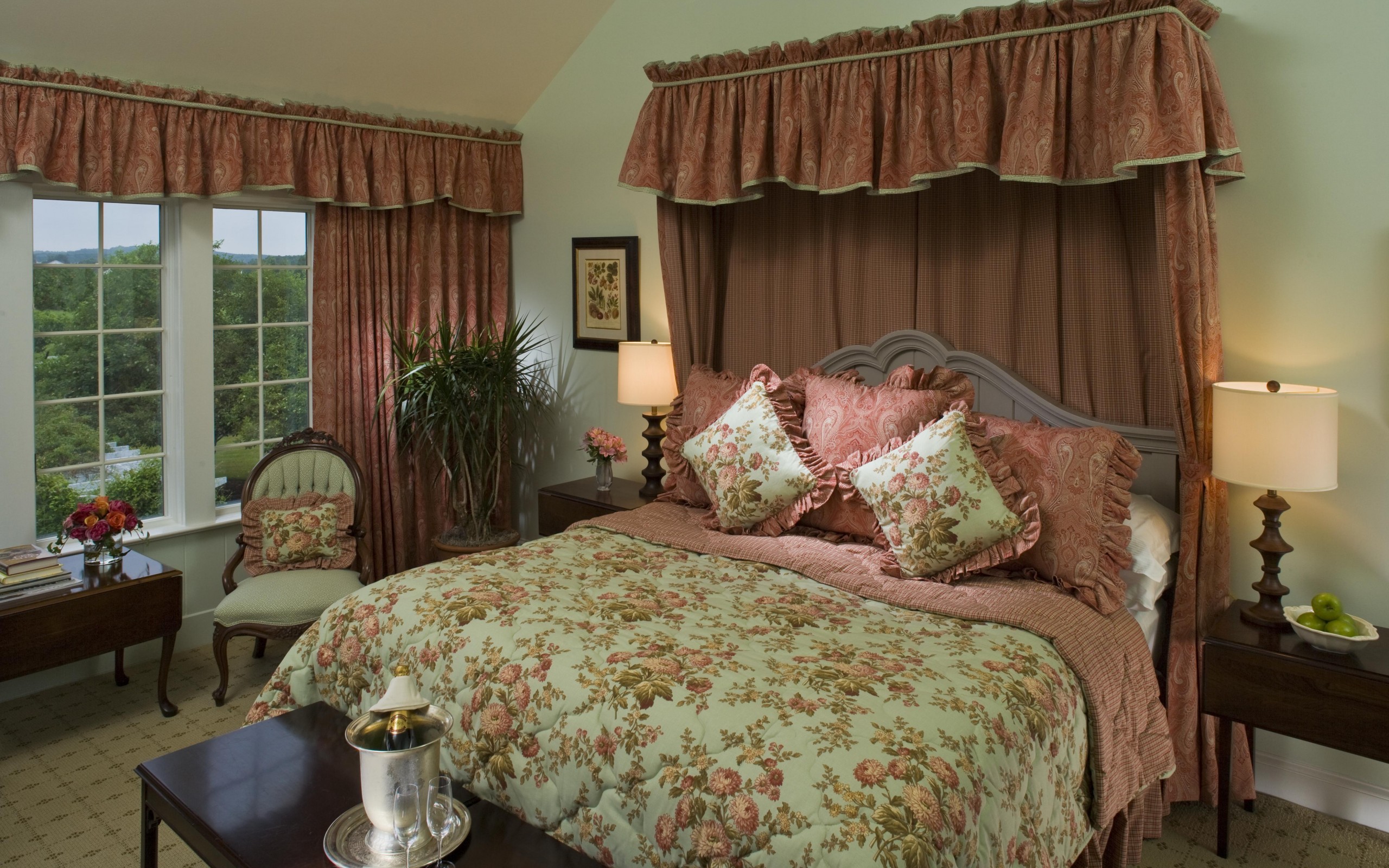 спальня, кровать, подушки, вид из окна, bedroom, bed, pillows, view from the window