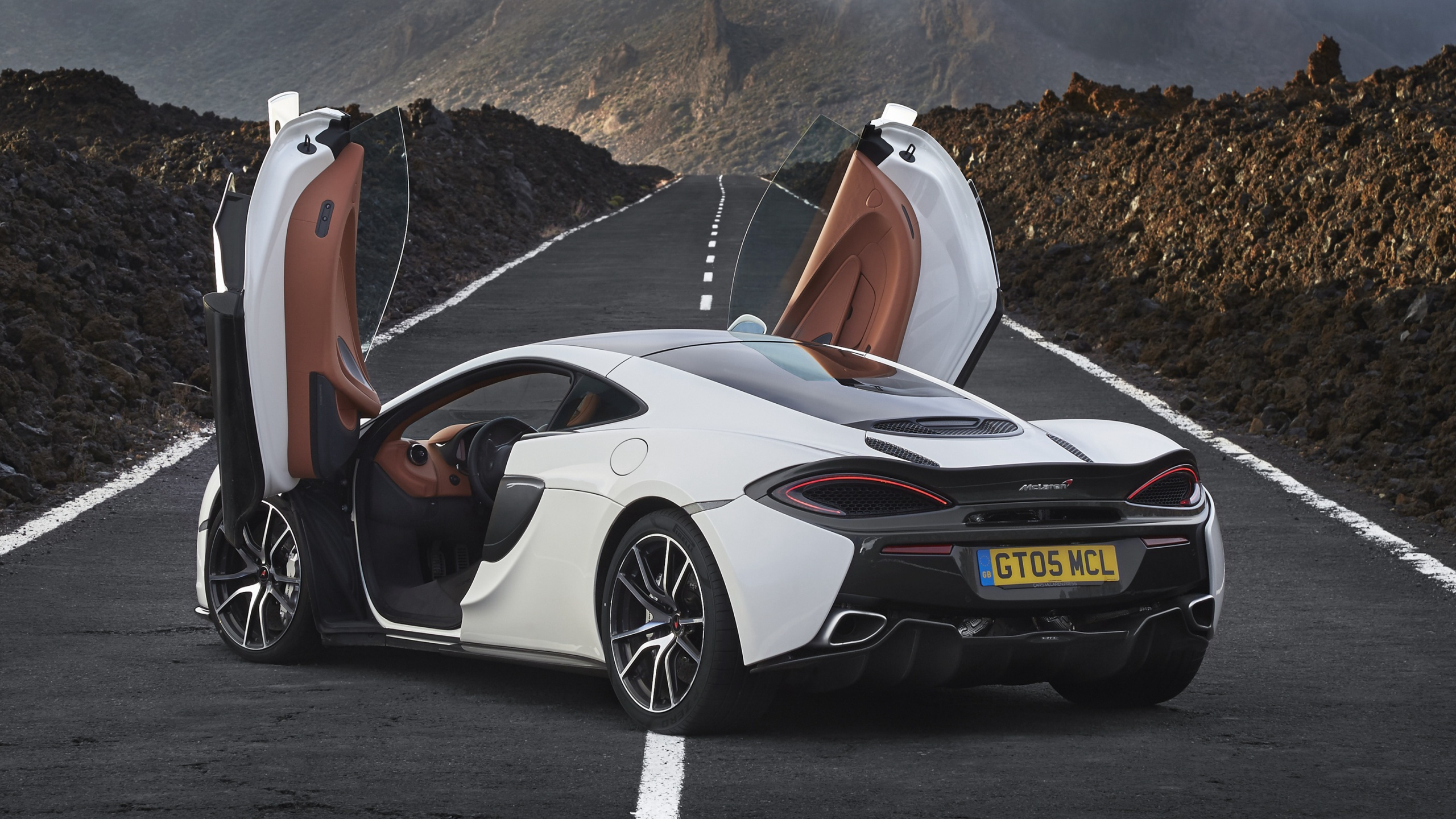 mclaren 570gt white