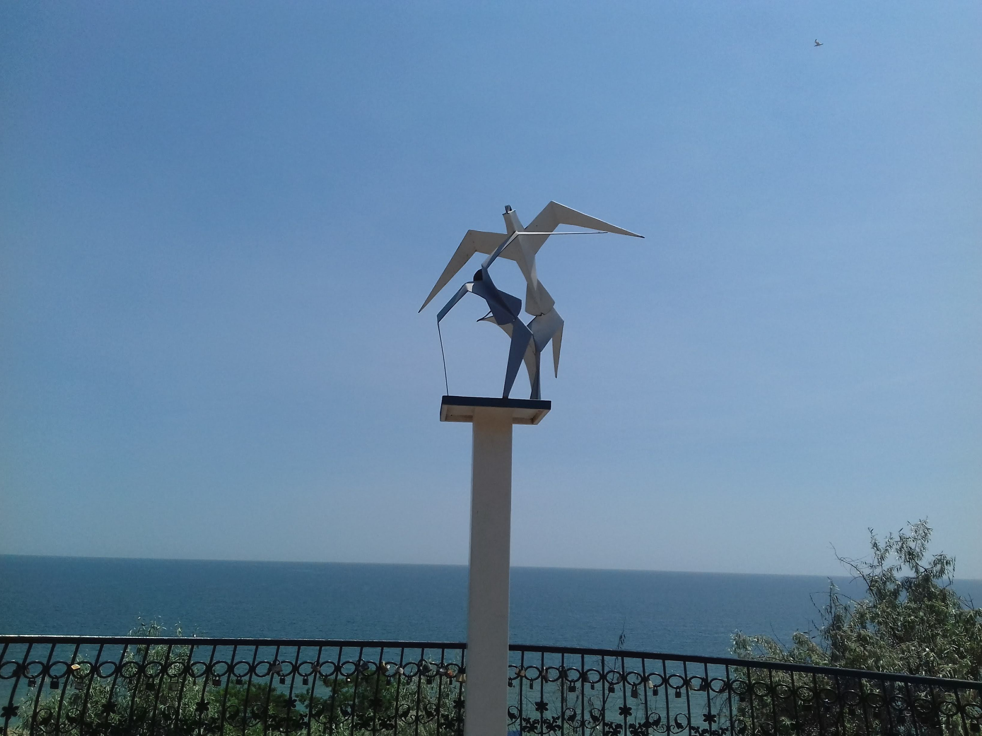 скульптура чайки, Черное море, Черноморск, Украина, 
sculpture of the seagull, Black Sea, Chernomorsk, Ukraine, 雕塑的海鷗，黑海，切爾諾莫爾斯克，烏克蘭