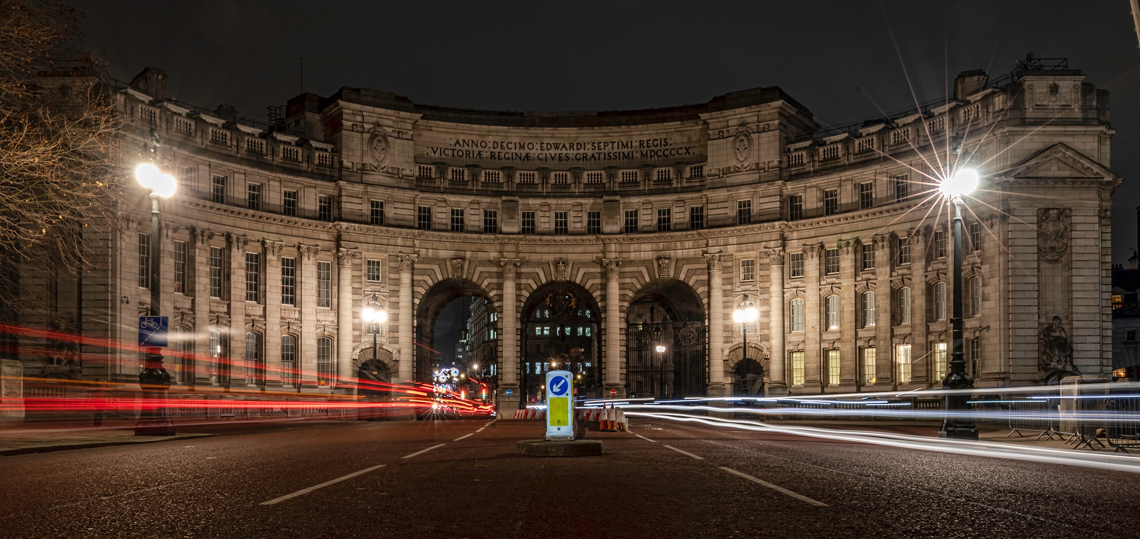 admiralty arch, London, Anglia, ночной город,  дорога, административное здание