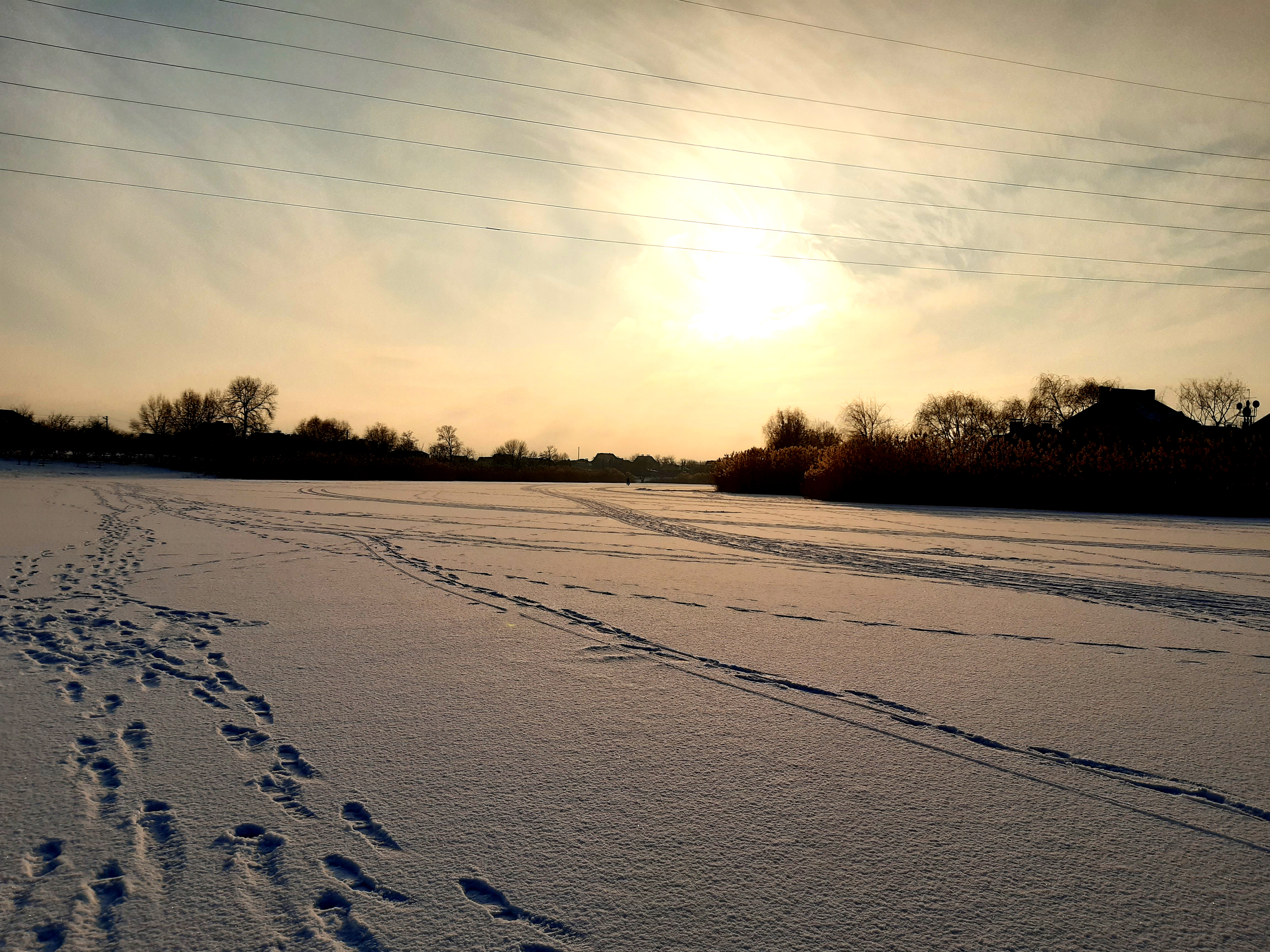 следы на реке, снег, солнце, зима, небо