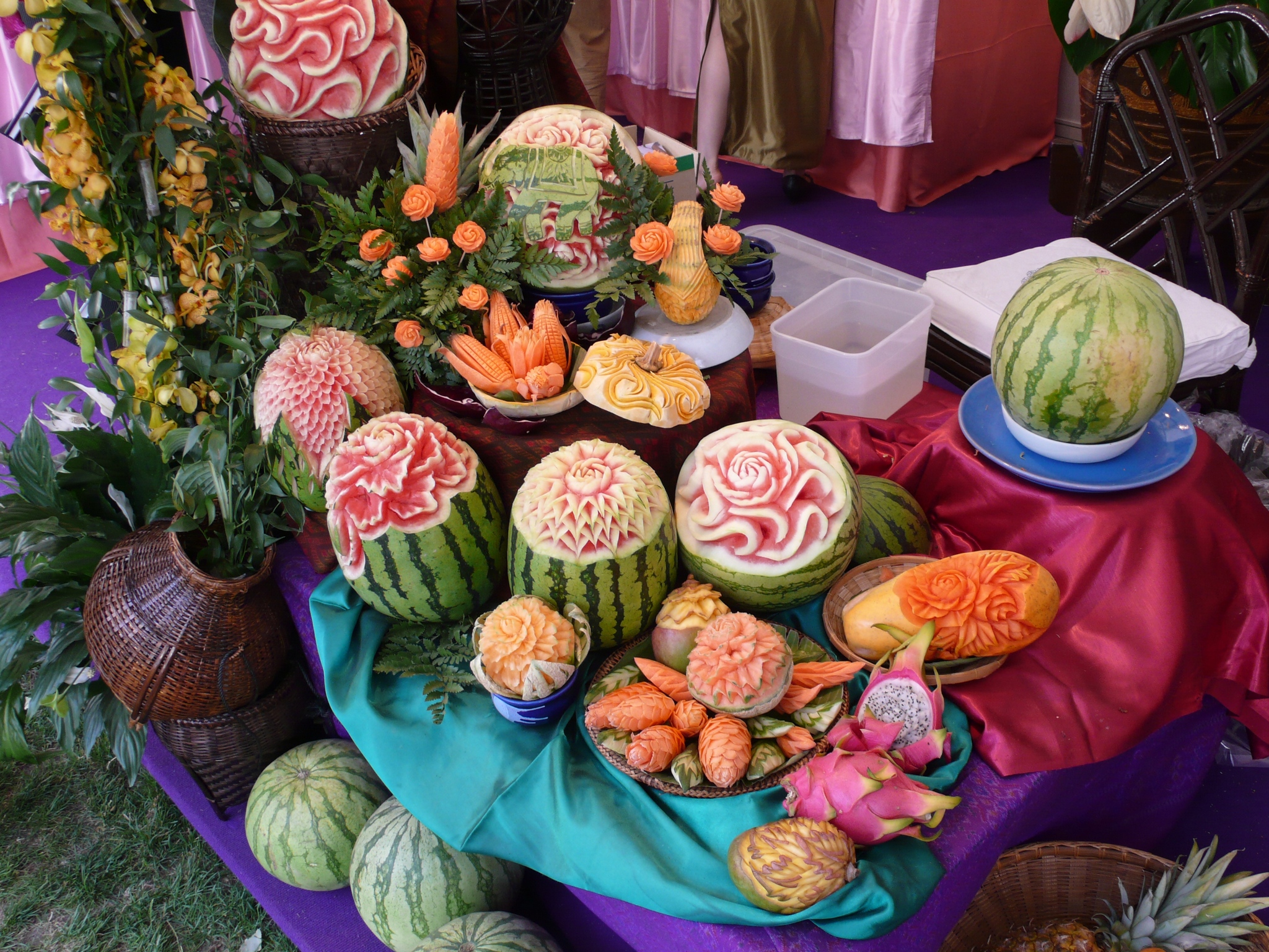 арбузы, стол, еда, витамины, красивое фото, melons, table, food, vitamins, beautiful photo