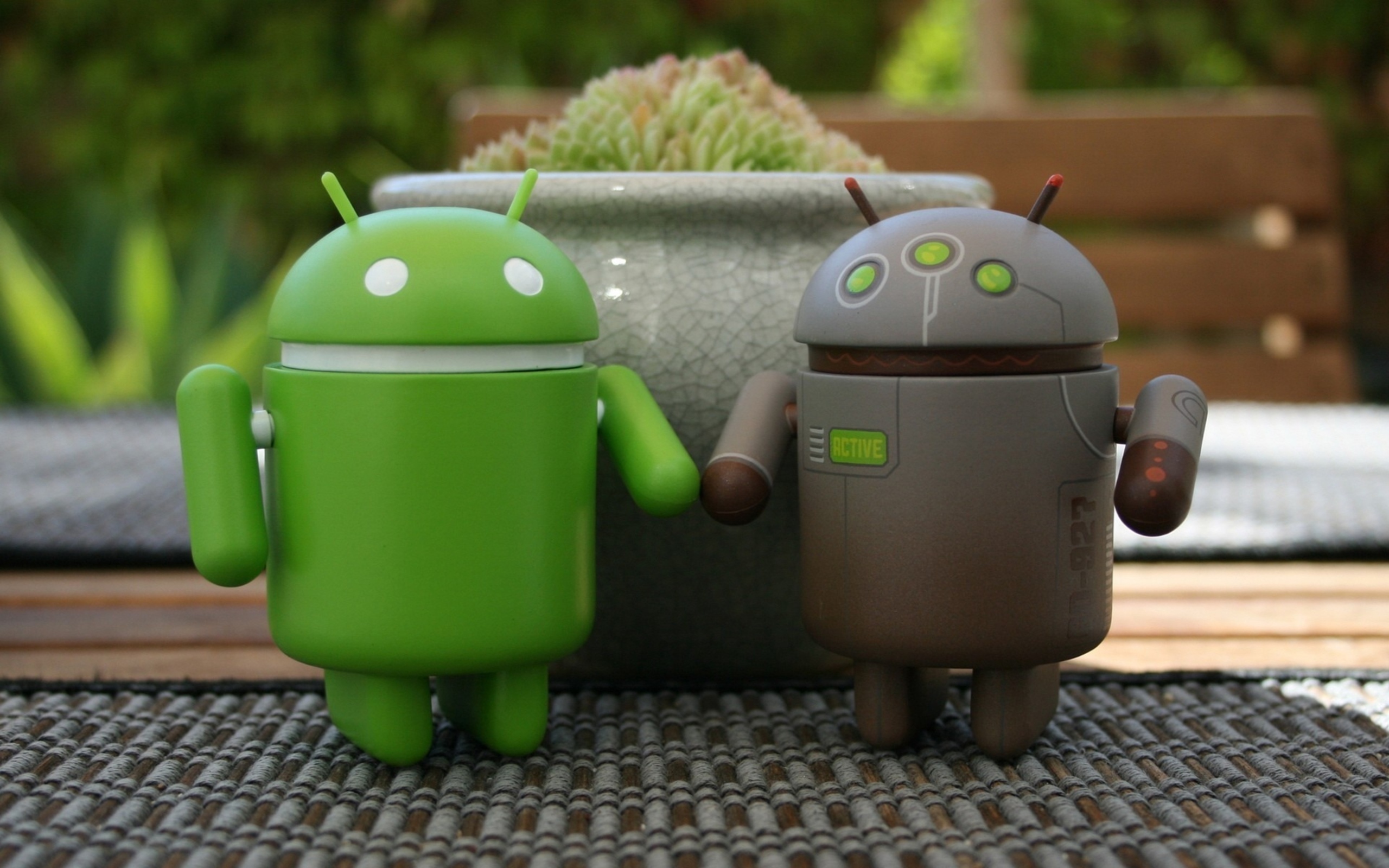 креативные обои, два андроида держатся за руки, Funny wallpapers, Two android holding hands