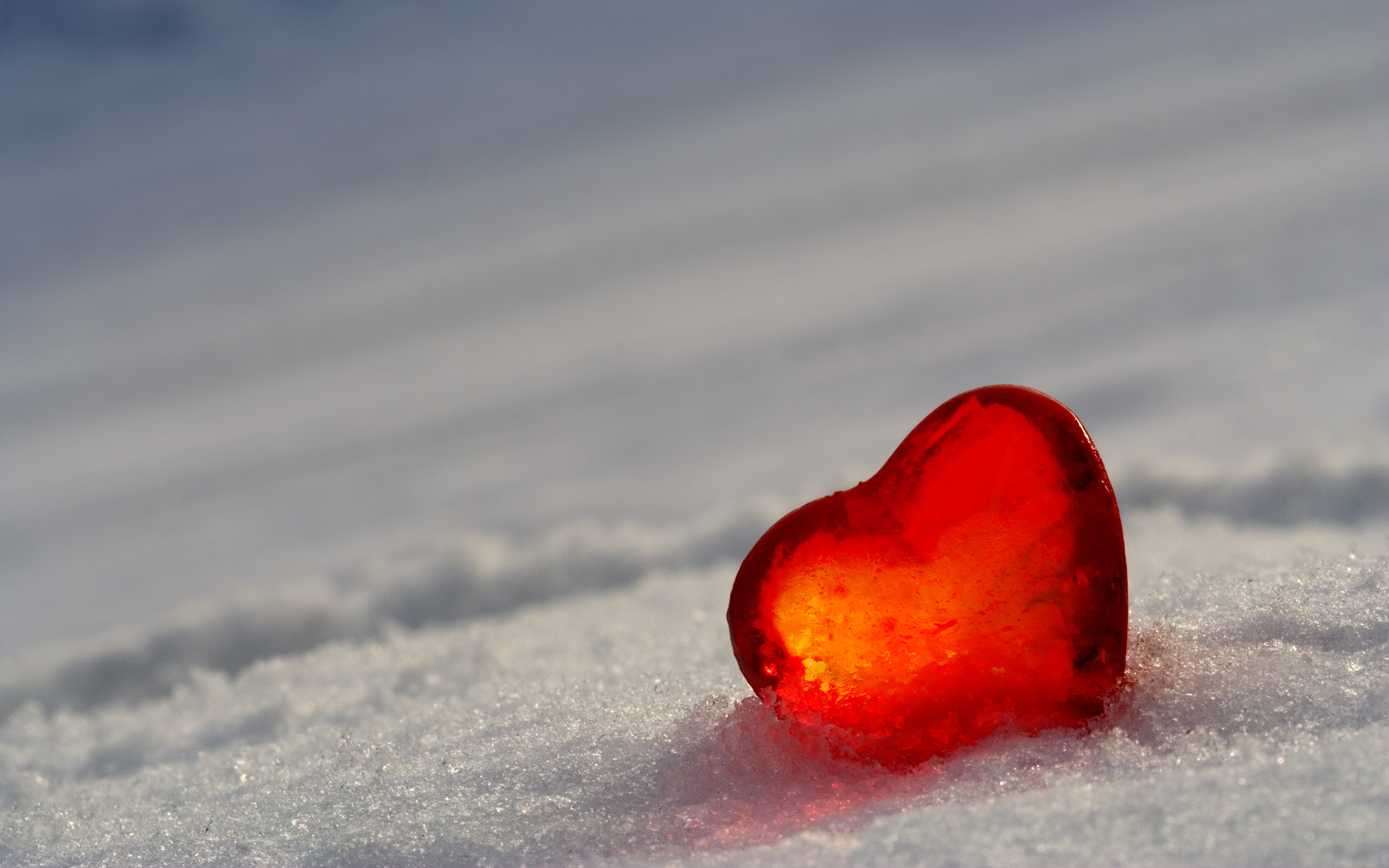 красное сердце на снегу, минимализм, любовь, обои, red heart on the snow, minimalism, love, wallpaper